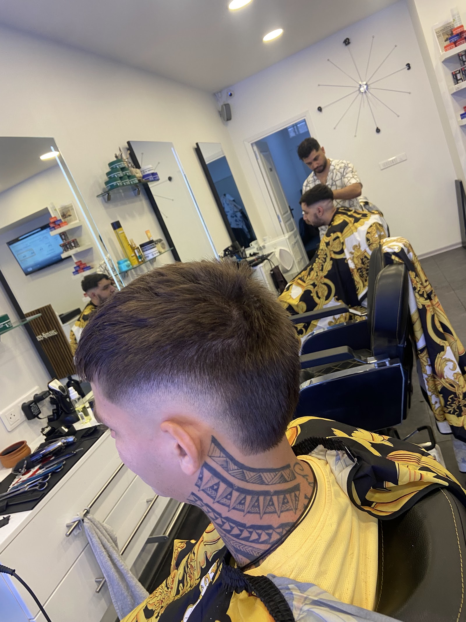 Dégradé net réalisé chez Zeus Coiffeur